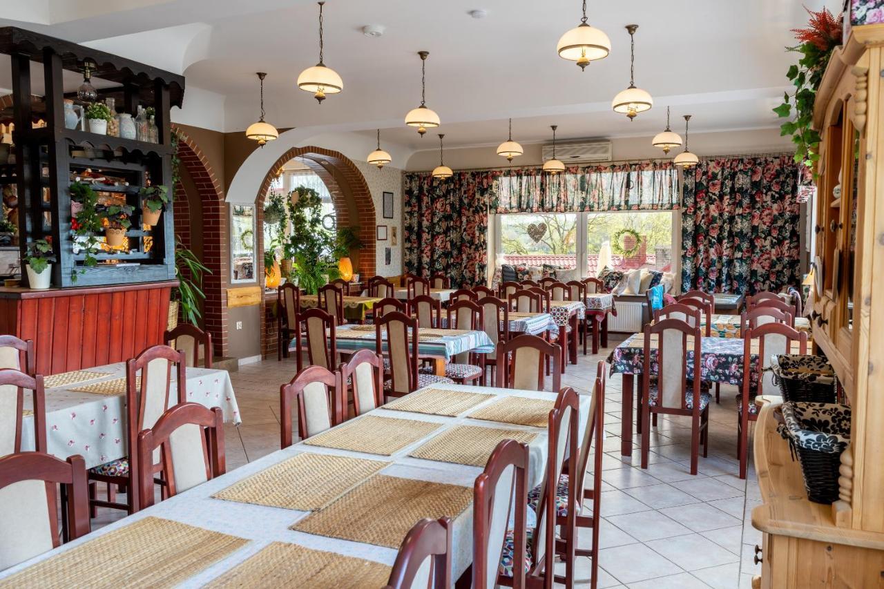 Gosciniec Skolimowka Restauracja I Pokoje Ze Sniadaniem Na Kaszubach Хмельно Экстерьер фото
